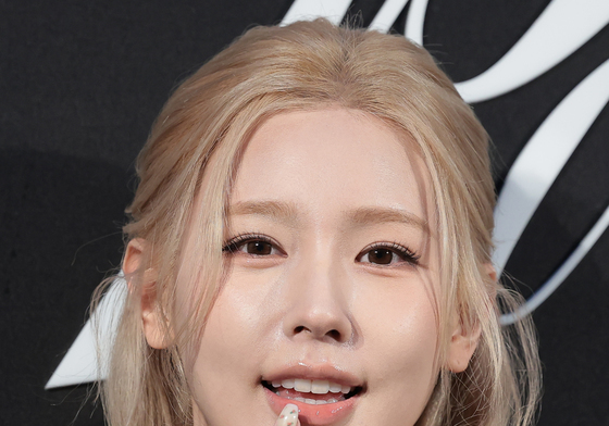 아이들 미연, 키스를 부르는 촉촉 입술