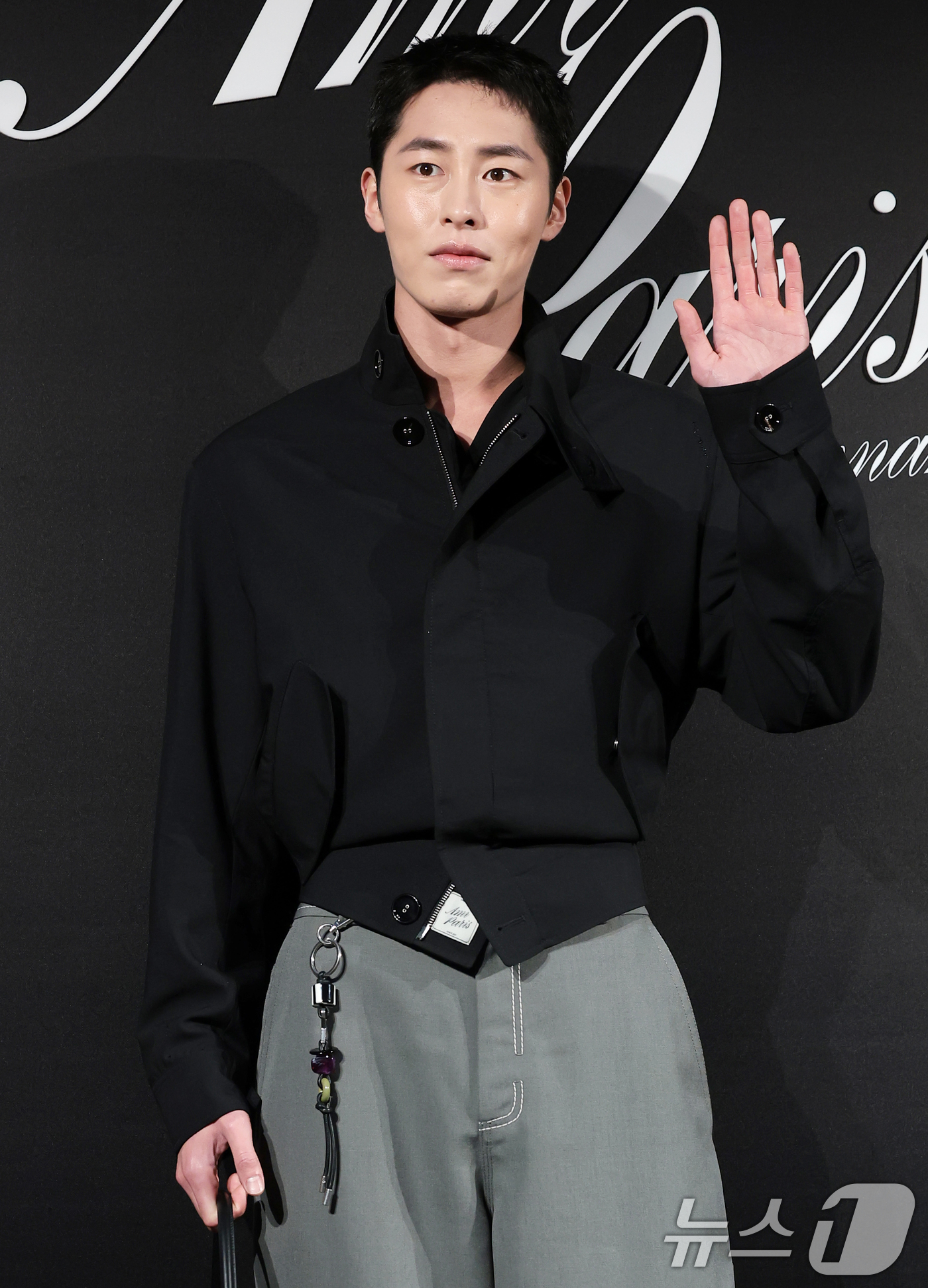 (서울=뉴스1) 권현진 기자 = 배우 이재욱이 9일 서울 한남동에 위치한 한 패션 브랜드 플래그십 스토어 오픈 행사에 참석해 포즈를 취하고 있다. 2026.4.9/뉴스1