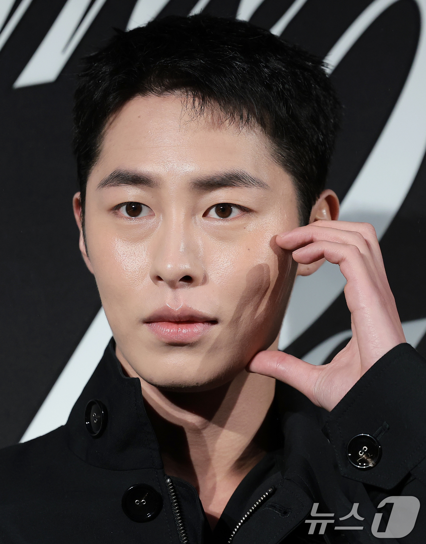 (서울=뉴스1) 권현진 기자 = 배우 이재욱이 9일 서울 한남동에 위치한 한 패션 브랜드 플래그십 스토어 오픈 행사에 참석해 포즈를 취하고 있다. 2026.4.9/뉴스1