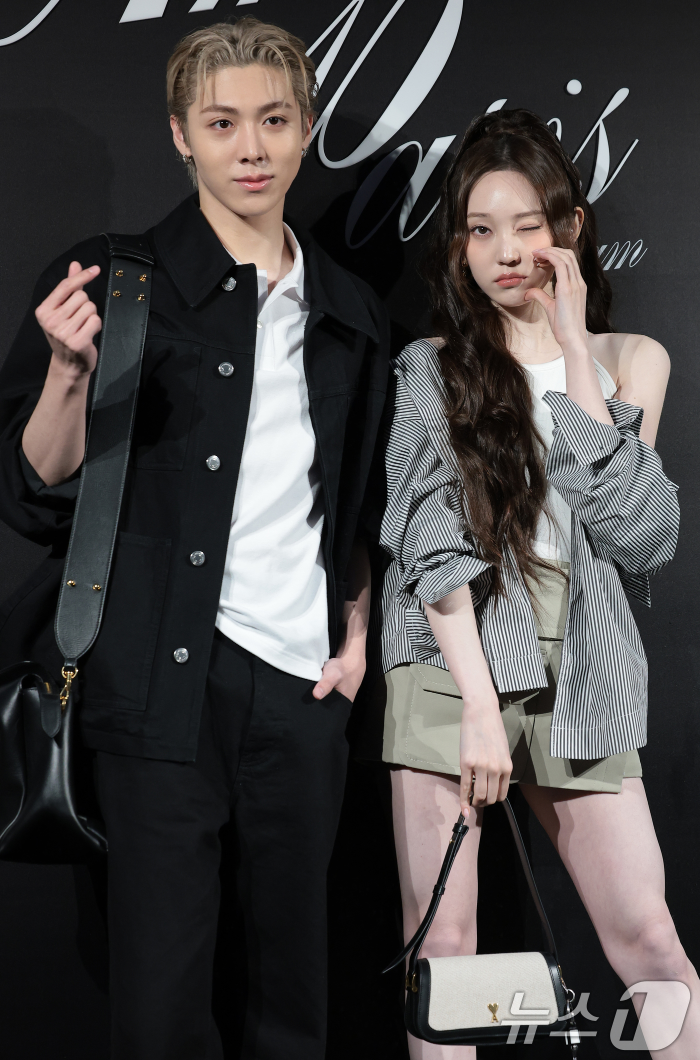 (서울=뉴스1) 권현진 기자 = 올데이프로젝트 우찬과 영서(오른쪽)가 9일 서울 한남동에 위치한 한 패션 브랜드 플래그십 스토어 오픈 행사에 참석해 포즈를 취하고 있다. 2026. …