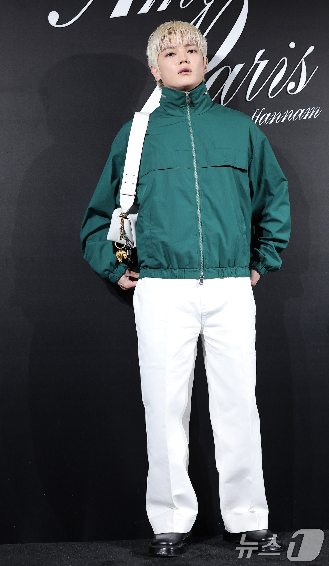 (서울=뉴스1) 권현진 기자 = NCT 태용이 9일 서울 한남동에 위치한 한 패션 브랜드 플래그십 스토어 오픈 행사에 참석해 포즈를 취하고 있다. 2026.4.9/뉴스1