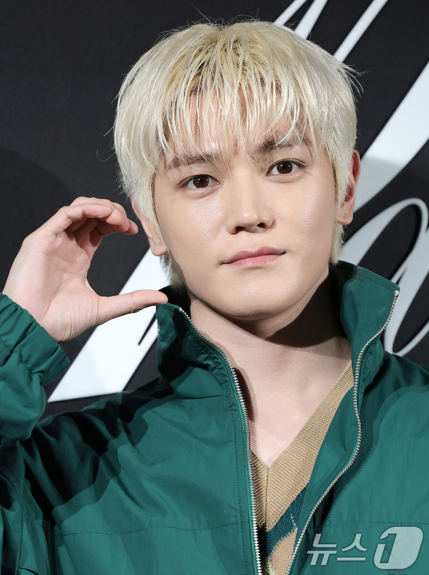 (서울=뉴스1) 권현진 기자 = NCT 태용이 9일 서울 한남동에 위치한 한 패션 브랜드 플래그십 스토어 오픈 행사에 참석해 포즈를 취하고 있다. 2026.4.9/뉴스1