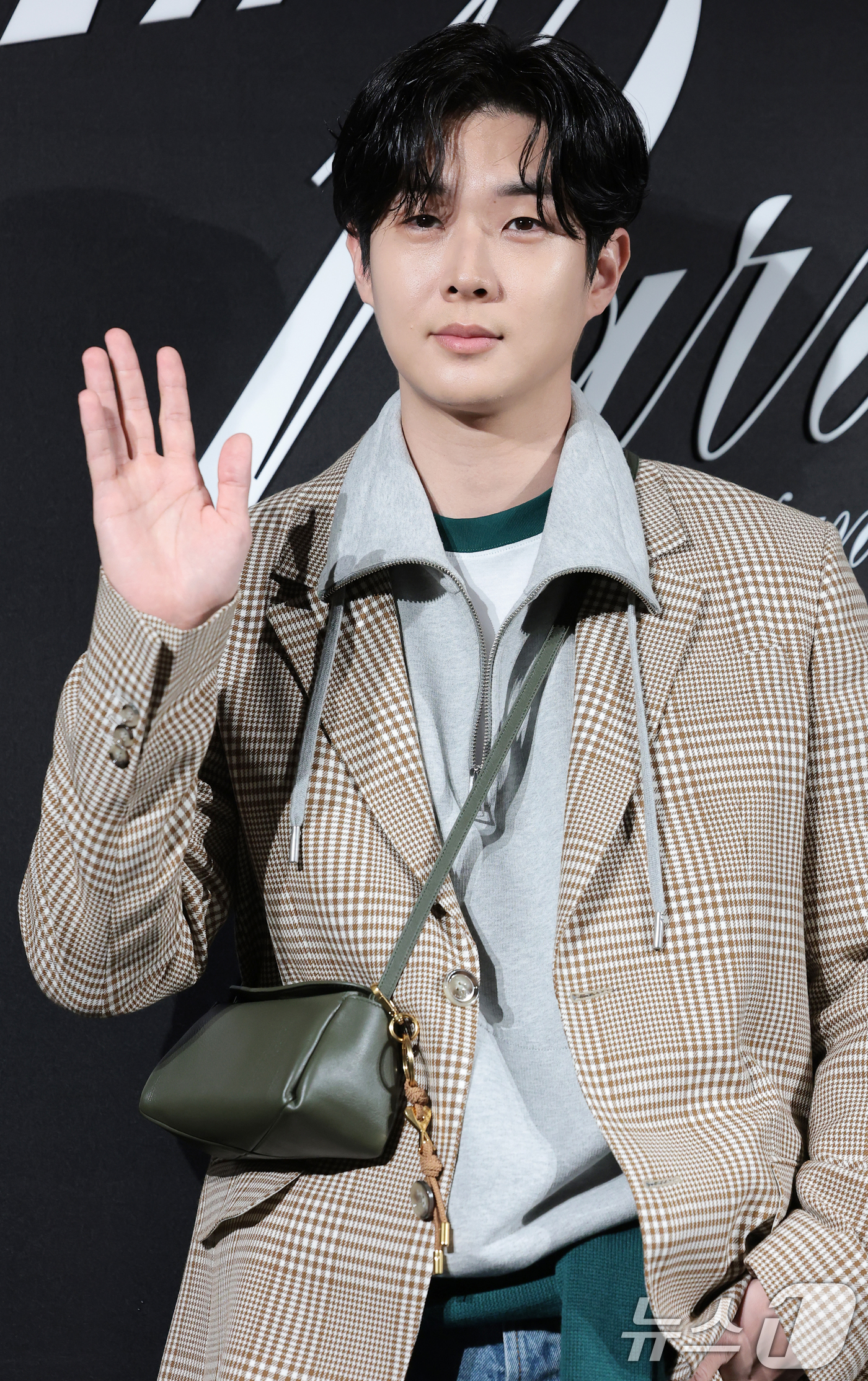 (서울=뉴스1) 권현진 기자 = 배우 최우식이 9일 서울 한남동에 위치한 한 패션 브랜드 플래그십 스토어 오픈 행사에 참석해 포즈를 취하고 있다. 2026.4.9/뉴스1