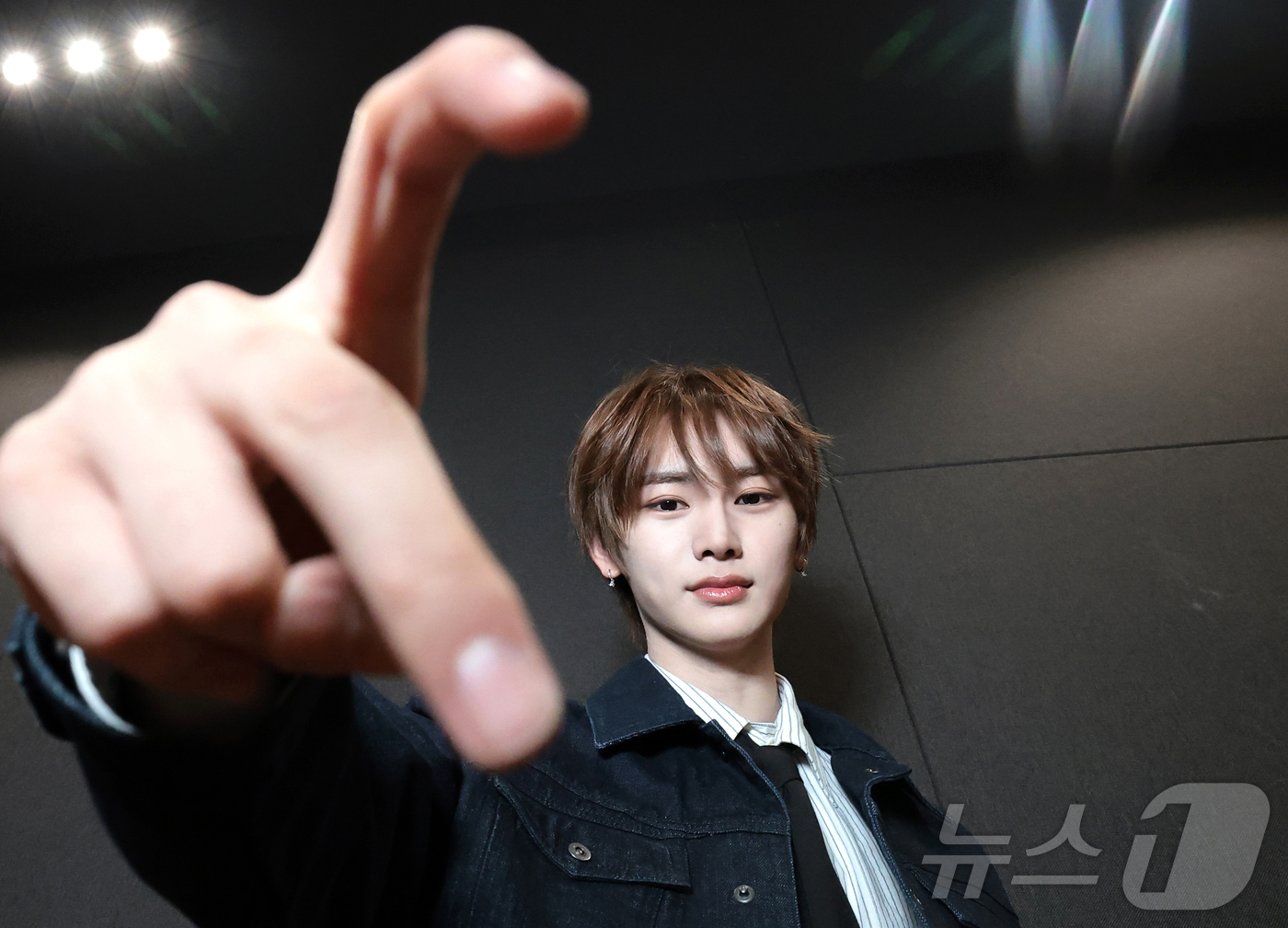 서울=뉴스1 권현진 기자 = 그룹 알파드라이브원(ALD1)의 안신이 서울 마포구 웨이크원 엔터테인먼트 연습실에서 열린 뉴스1과의 인터뷰에 앞서 포즈를 취하고 있다. 2026.5.2 …