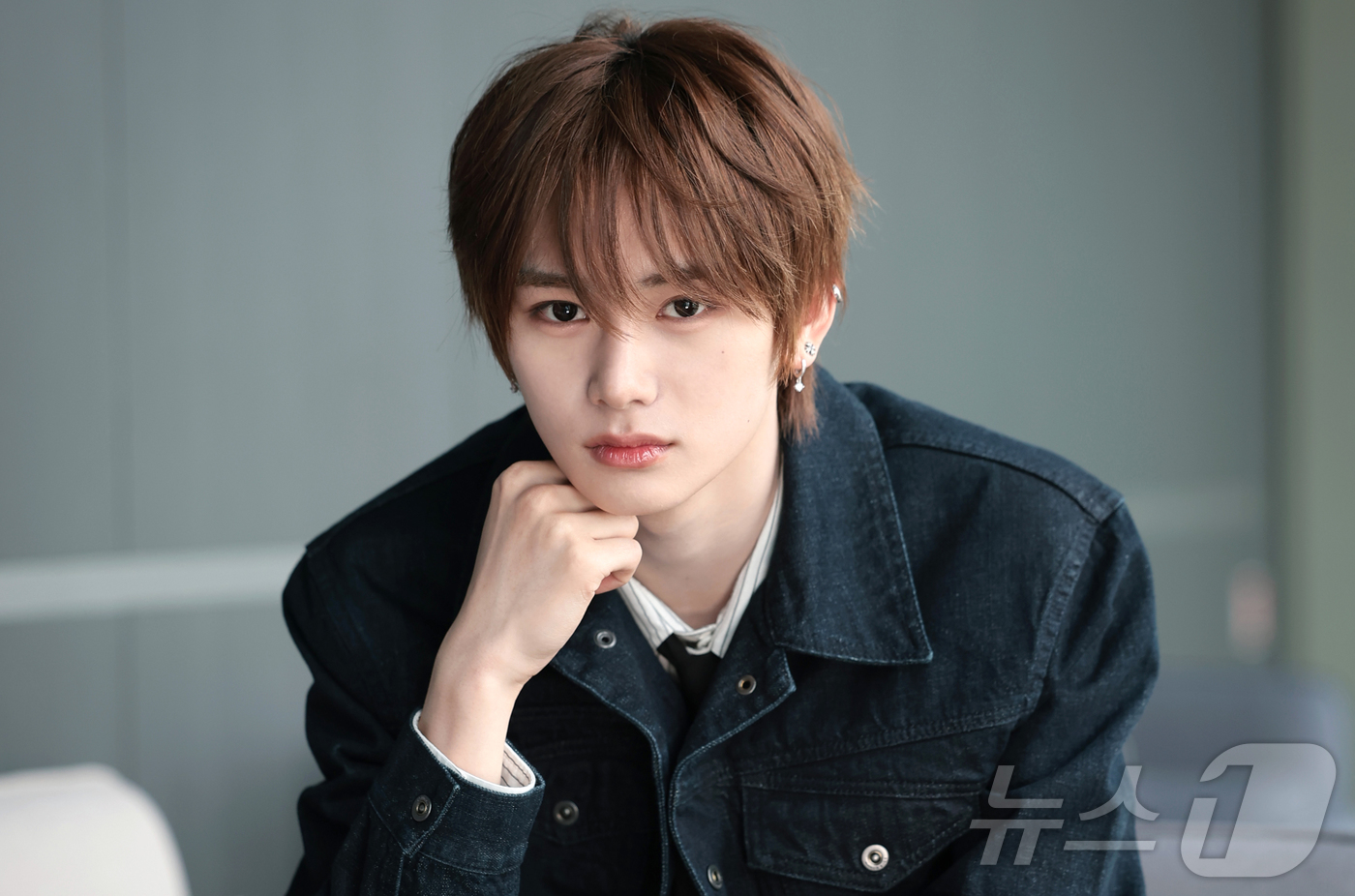 서울=뉴스1 권현진 기자 = 그룹 알파드라이브원(ALD1)의 안신이 서울 마포구 웨이크원 엔터테인먼트 연습실에서 열린 뉴스1과의 인터뷰에 앞서 포즈를 취하고 있다. 2026.5.2 …