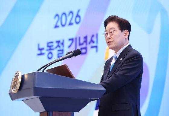 李대통령 "반기업·반노동 이분법 깨고 미래로"…첫 노동절 기념식