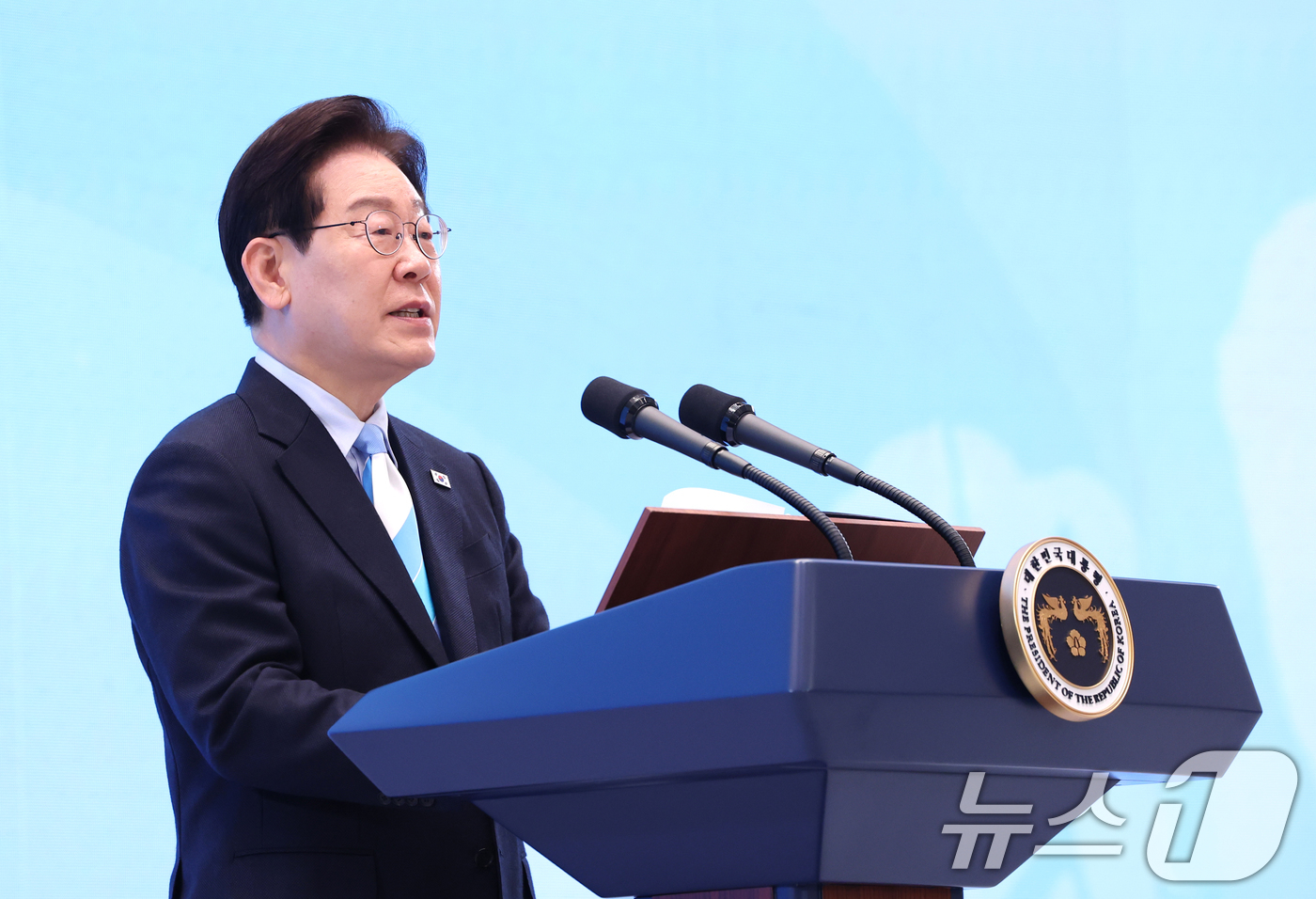 (서울=뉴스1) 허경 기자 = 이재명 대통령이 1일 청와대 영빈관에서 열린 2026 노동절 기념식에서 기념사를 하고 있다. 2026.5.1/뉴스1