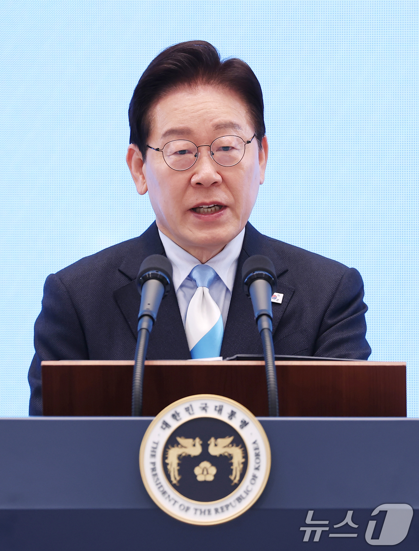 (서울=뉴스1) 허경 기자 = 이재명 대통령이 1일 청와대 영빈관에서 열린 2026 노동절 기념식에서 기념사를 하고 있다. 2026.5.1/뉴스1