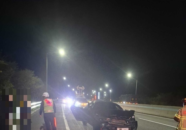 밤사이 강릉 영동고속도로서 4중 추돌 사고…남녀 2명 경상