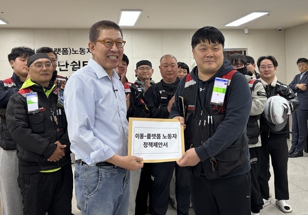 박형준, 노동절 맞아 배달노동자 만나…"'라이더 보험' 등 지원 검토"