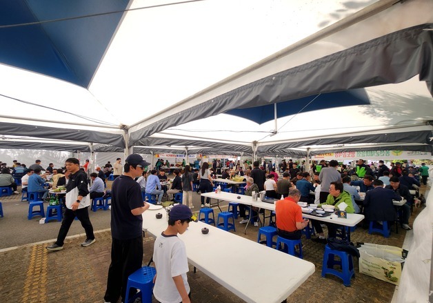"산내음 가득한 홍천의 봄"  제8회 홍천 산나물축제 토리숲서 개막