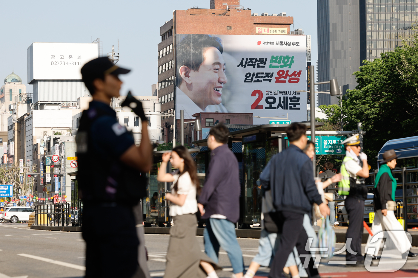 (서울=뉴스1) 안은나 기자 = 1일 오후 서울 종로구 오세훈 국민의힘 서울시장 후보 캠프에 현수막이 걸려 있다. 2026.5.1/뉴스1