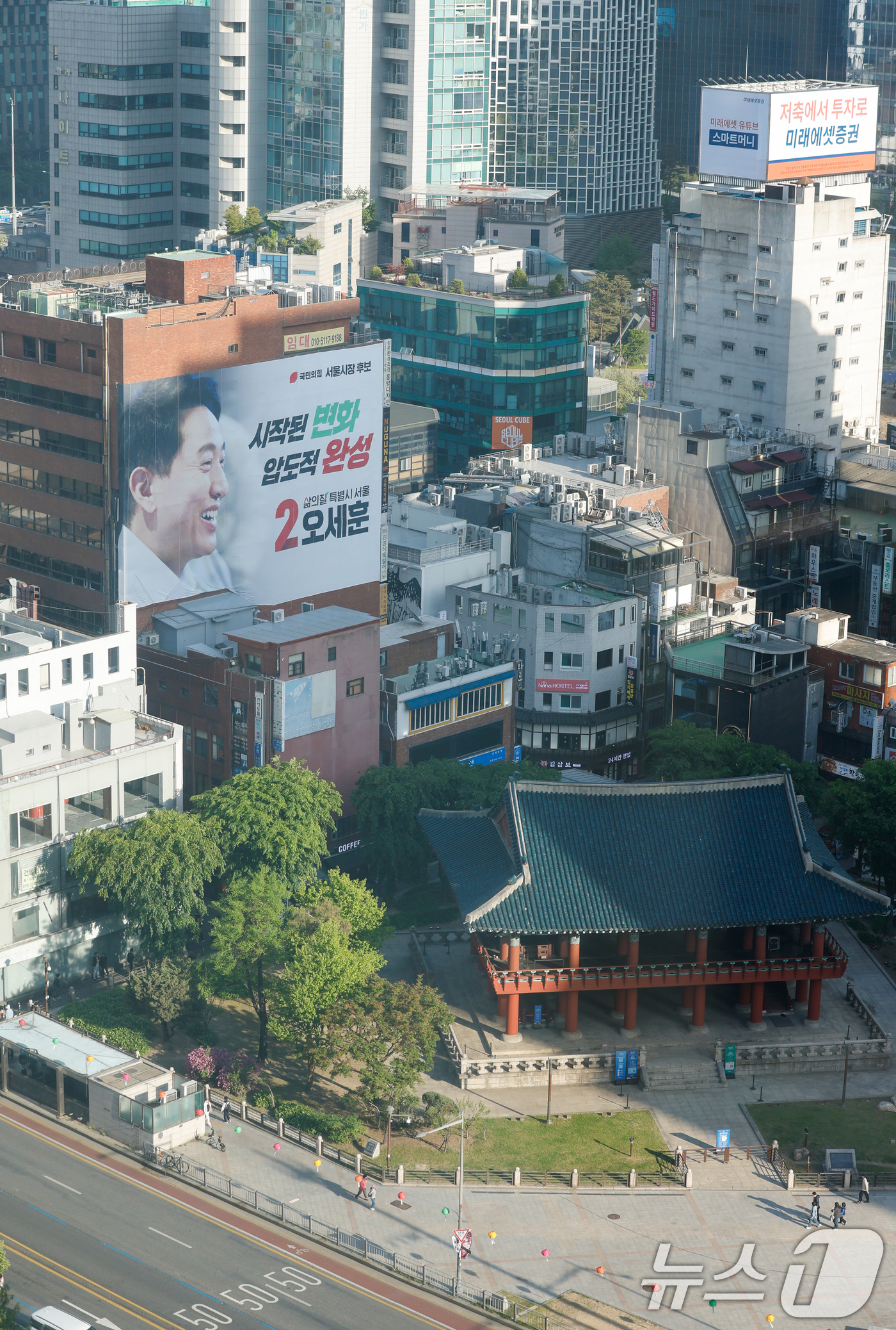 (서울=뉴스1) 안은나 기자 = 1일 오후 서울 종로구 오세훈 국민의힘 서울시장 후보 캠프에 현수막이 걸려 있다. 2026.5.1/뉴스1