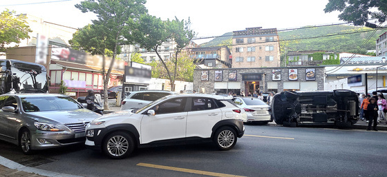 대구 수성구 '차량 4대 연쇄추돌'…7명 부상·2명 이송