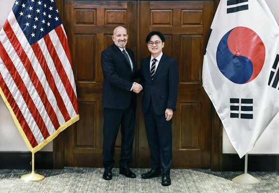 김정관-러트닉 화상면담…"작년 합의한 15% 관세 상한 유지" 재확인(종합)