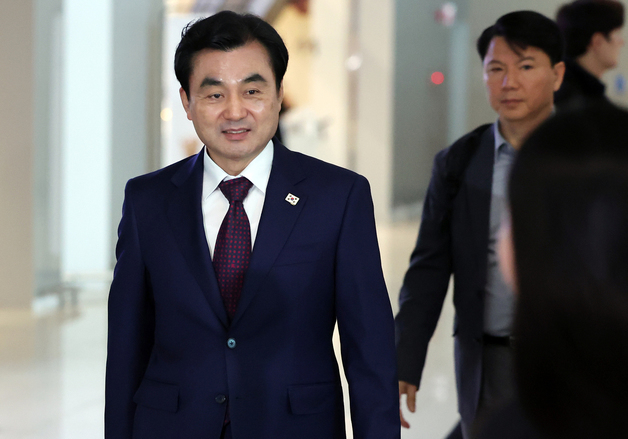 [속보] 안규백 "핵잠, 韓서 개발·건조할 것…저농축우라늄 연료 사용"