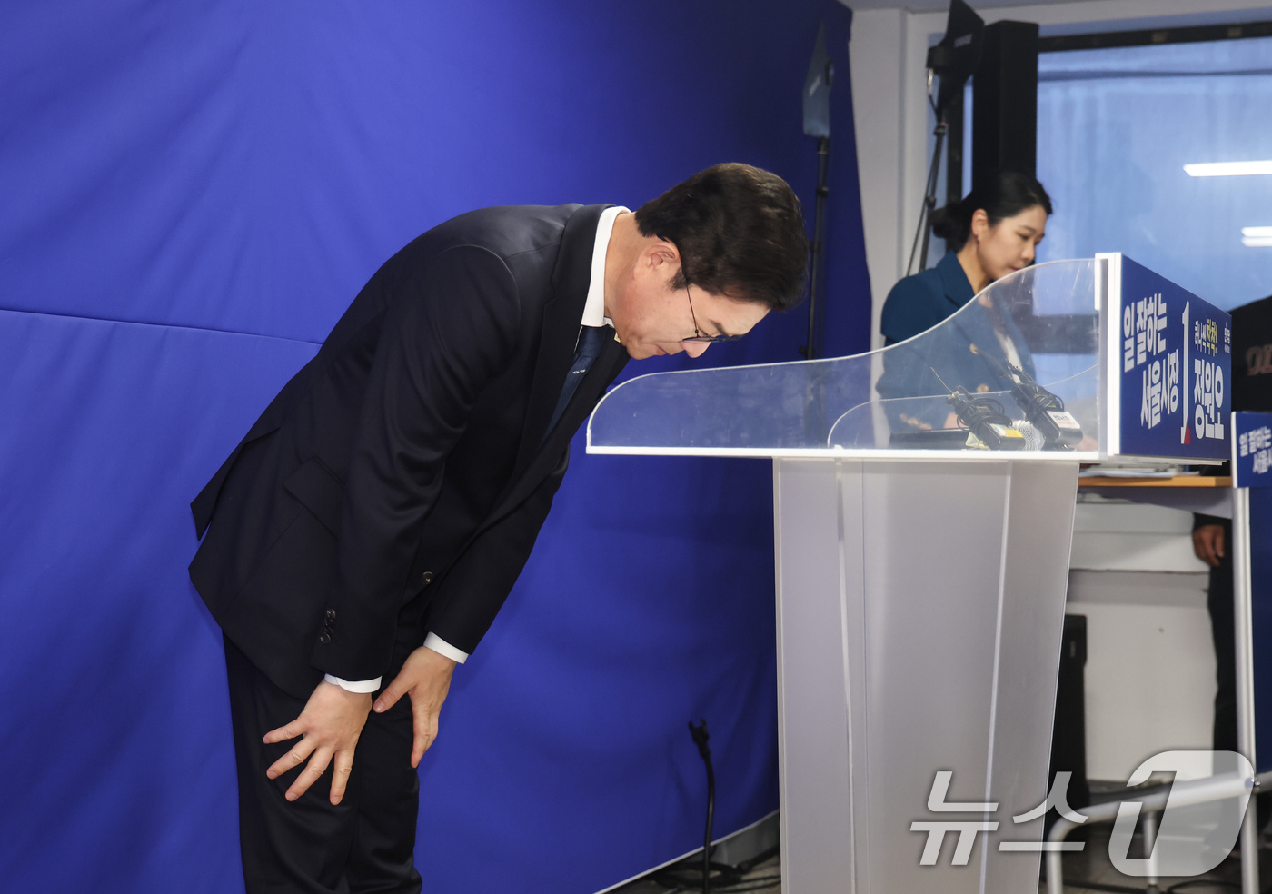 (서울=뉴스1) 임지훈 인턴기자 = 정원오 더불어민주당 서울시장 후보가 10일 서울 중구 선거사무실에서 열린 '미래 서울, 전문가와 함께' 착착캠프 정책자문단 2차 출범식에 참석해 …