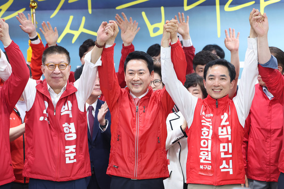부산 북갑 달려간 국힘 지도부…박민식 띄우고 한동훈·하정우 견제