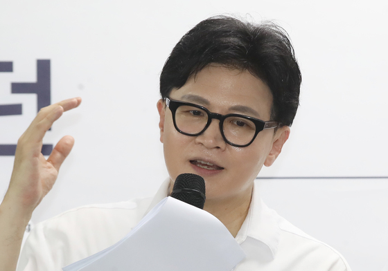 참석자 소개하는 한동훈 후보