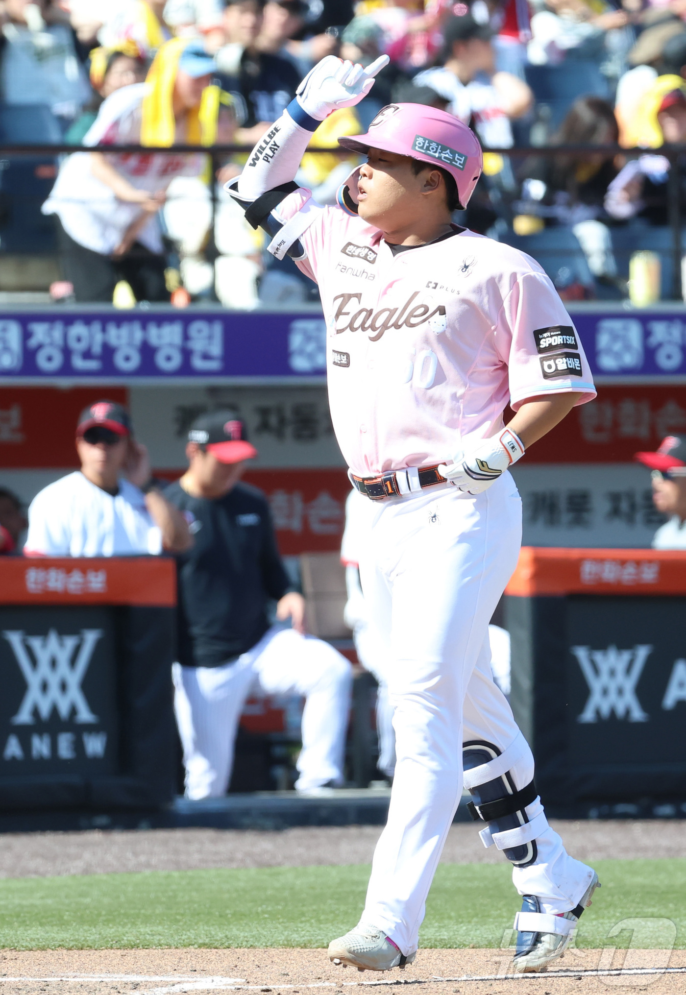 (대전=뉴스1) 김기남 기자 = 10일 대전 한화생명볼파크에서 열린 2026 신한 SOL KBO리그 LG 트윈스와 한화 이글스의 경기에서 5회말 한화 강백호가 솔로 홈런을 친 뒤 …