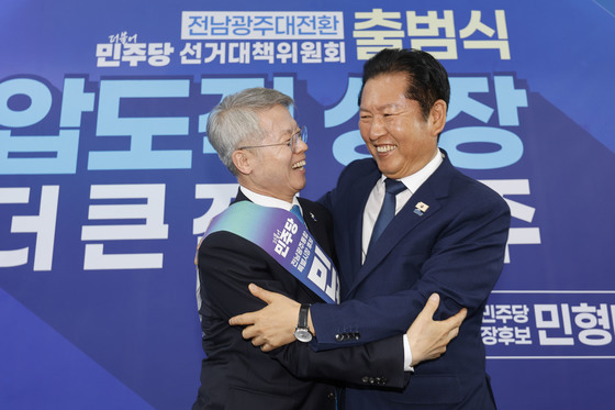 정청래-민형배, 웃음꽃 만개