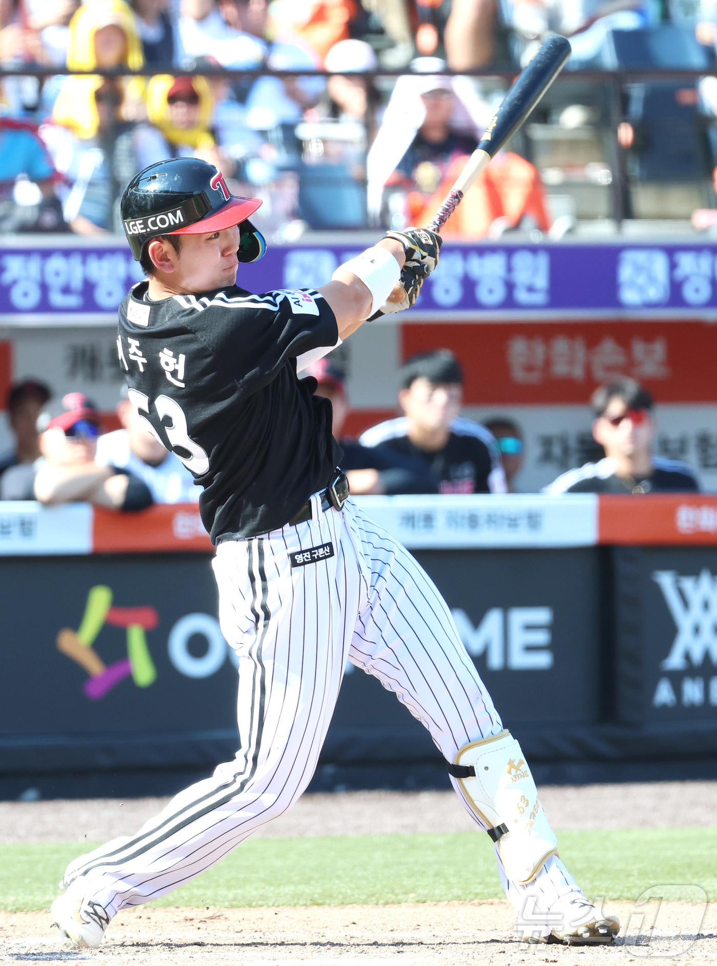 (대전=뉴스1) 김기남 기자 = 10일 대전 한화생명볼파크에서 열린 2026 신한 SOL KBO리그 LG 트윈스와 한화 이글스의 경기에서 6회초 LG 이주현이 2사 1,3루에서 1 …