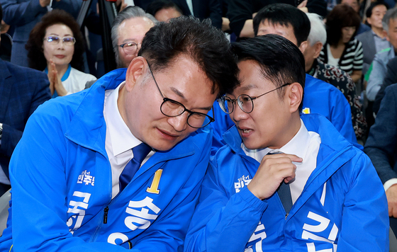 대화 나누는 더불어민주당 국회의원 후보들