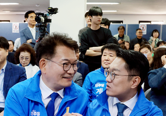 대화하는 김남준, 송영길 후보