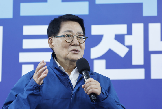 민형배 선대위에서 축사하는 박지원 의원