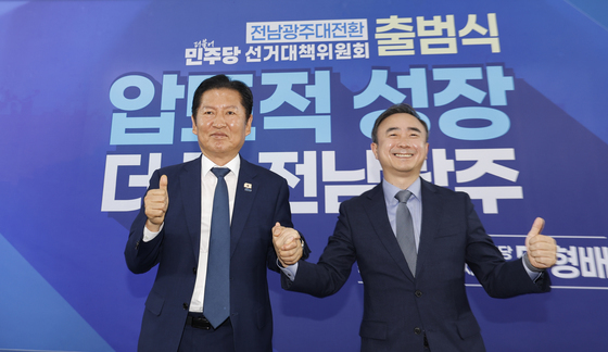 엄지척하는 정청래 대표와 임문영 후보
