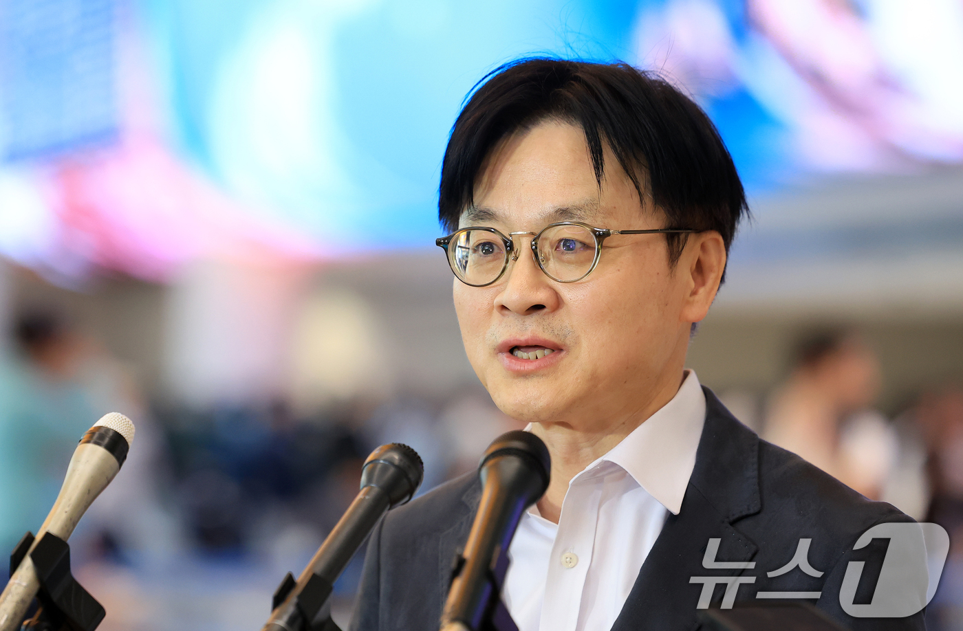 (인천공항=뉴스1) 이호윤 기자 = 김정관 산업통상부 장관이 대미 전략적 투자 프로젝트를 비롯한 양국 산업·통상 분야 협력 강화방안 협상을 마치고 10일 인천국제공항 2터미널로 귀 …