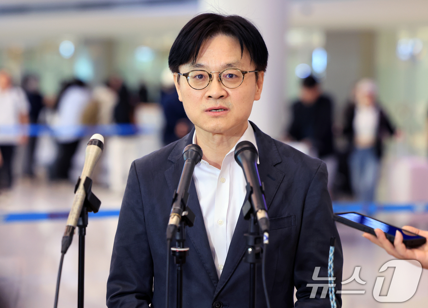(인천공항=뉴스1) 이호윤 기자 = 김정관 산업통상부 장관이 대미 전략적 투자 프로젝트를 비롯한 양국 산업·통상 분야 협력 강화방안 협상을 마치고 10일 인천국제공항 2터미널로 귀 …