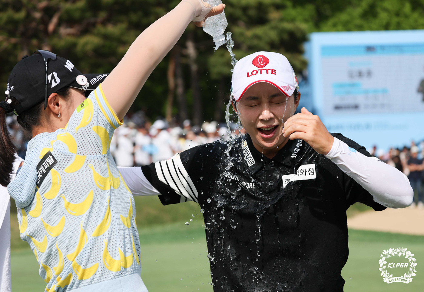 (서울=뉴스1) 임세영 기자 = 김효주가 10일 경기도 용인의 수원 컨트리클럽 뉴코스에서 열린 한국여자프로골프(KLPGA) 투어 NH투자증권 레이디스 챔피언십에서 우승 확정 후 물 …