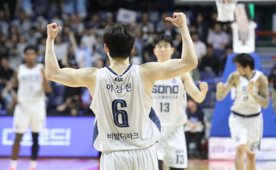 이정현, 소노 구한 '극장슛'…"5차전도 이겨서 다시 부산 오겠다"