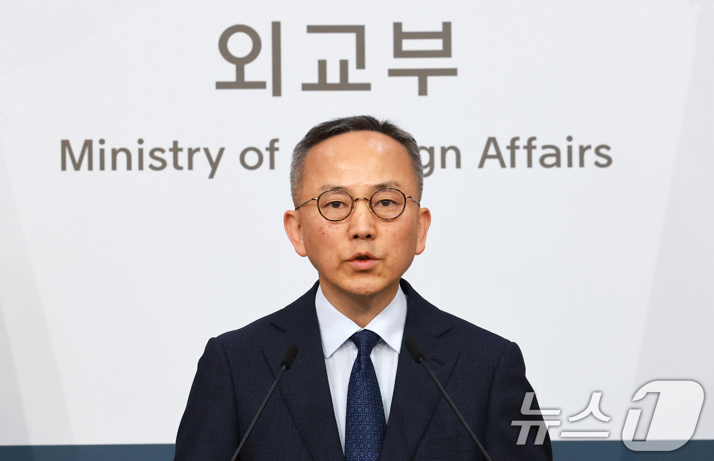 (서울=뉴스1) 임세영 기자 = 박일 외교부 대변인이 10일 서울 종로구 외교부 청사에서 호르무즈 해협에서 발생한 한국 선박 HMM 나무호 폭발 및 화재 사고의 원인 규명을 위한 …