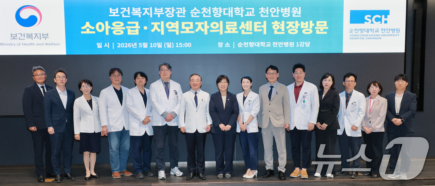 (서울=뉴스1) 임세영 기자 = 정은경 보건복지부 장관이 10일 충청남도 천안 소아전문응급의료센터 및 달빛어린이병원을 방문해 소아의료체계 현장 점검을 하고 있다. (보건복지부 제공 …