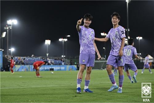 '10분 새 4골' U-17 축구대표팀, 베트남 제압…아시안컵 8강 청신호