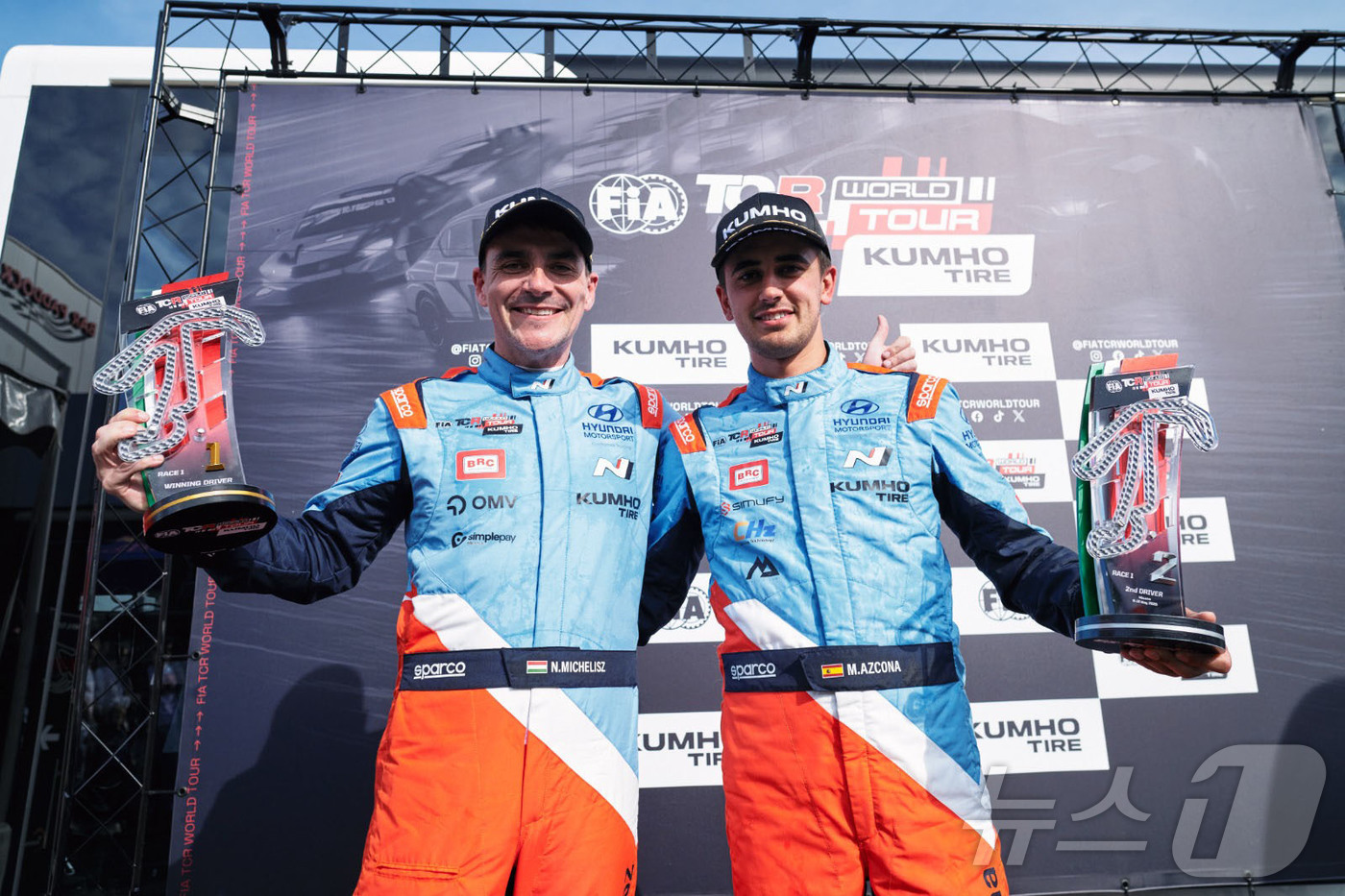 (서울=뉴스1) = 현대자동차가 WRC 2026시즌 첫 우승과 '2026 TCR 월드투어' 개막전 우승을 동시에 달성하는 쾌거를 이뤘다고 11일 밝혔다. 사진은 8일부터 10일(현 …