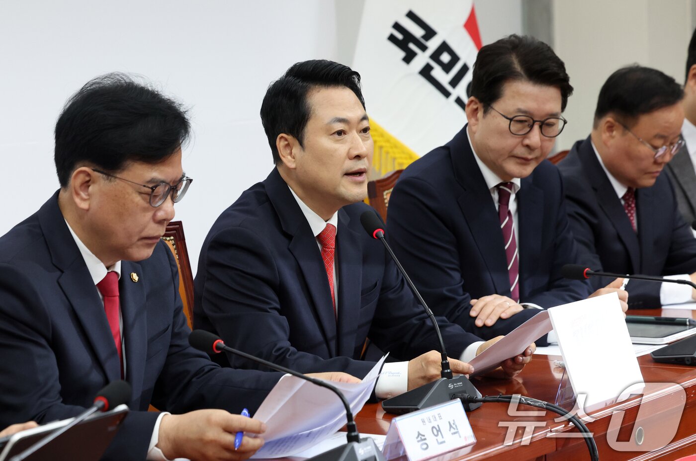 본문 이미지 - 장동혁 국민의힘 대표가 11일 오전 서울 여의도 국회에서 열린 최고위원회의에서 모두발언을 하고 있다. 2026.5.11 ⓒ 뉴스1 황기선 기자