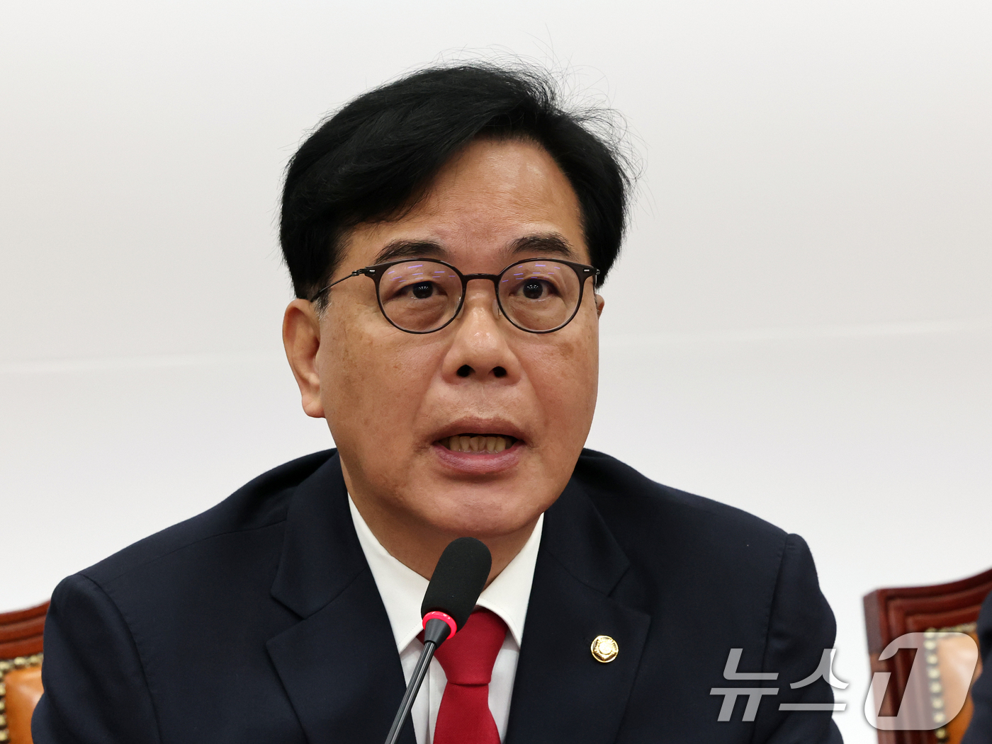 (서울=뉴스1) 황기선 기자 = 송언석 국민의힘 원내대표가 11일 오전 서울 여의도 국회에서 열린 최고위원회의에서 모두발언을 하고 있다.  2026.5.11/뉴스1