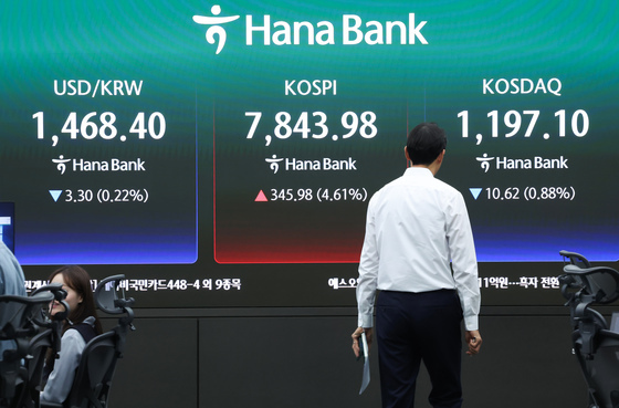 [속보] SK하이닉스 장중 12% 급등 190만원 돌파…사상 최고가