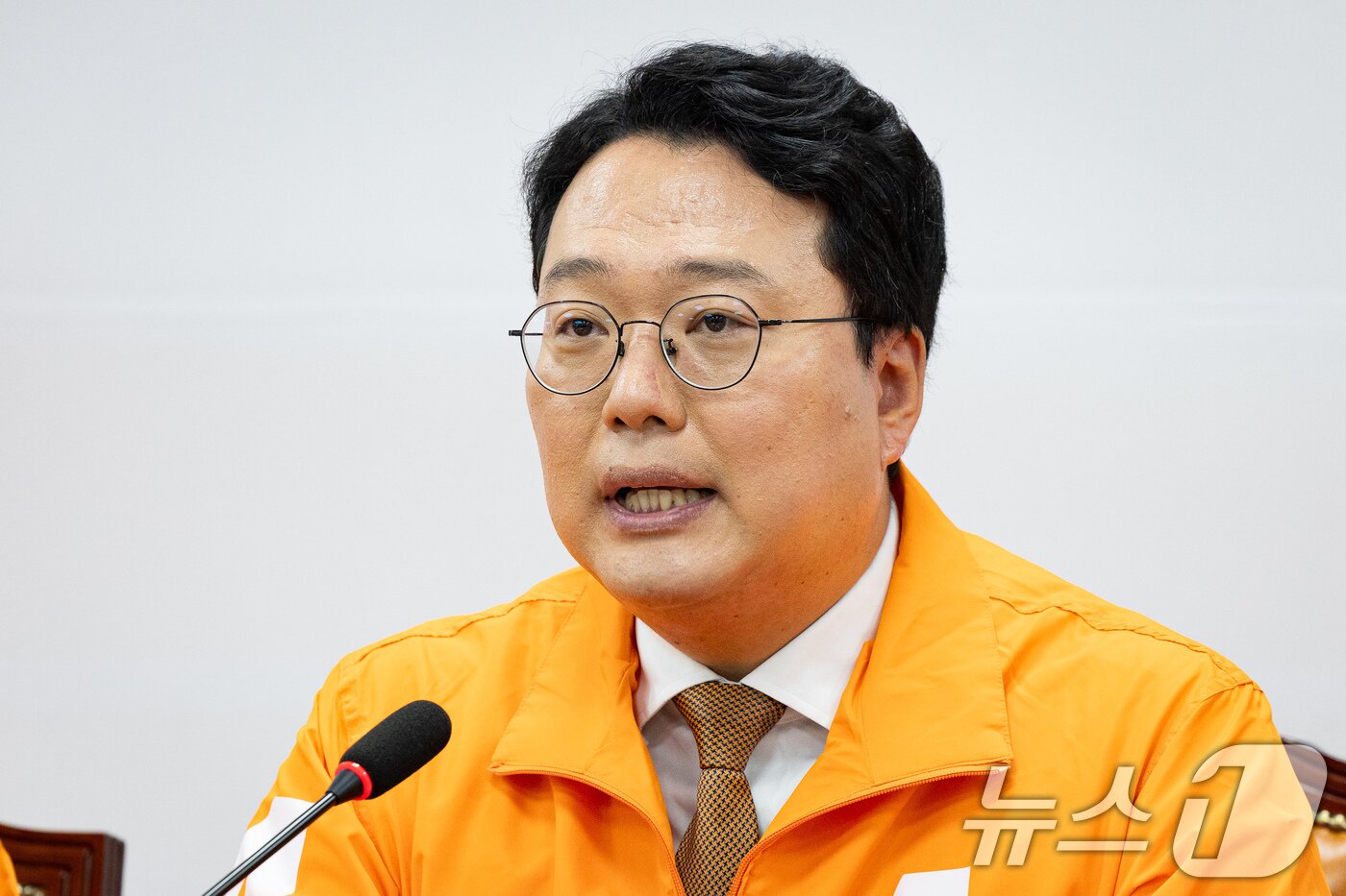 본문 이미지 - 천하람 개혁신당 원내대표(공동선거대책위원장)가 11일 서울 여의도 국회에서 열린 제1차 선거대책위원회의에서 모두 발언을 하고 있다. 2026.5.11 ⓒ 뉴스1 유승관 기자