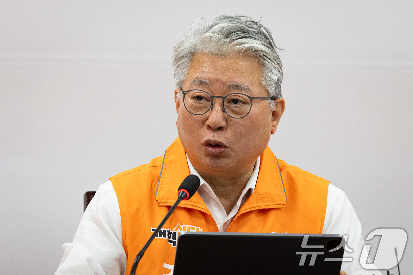 (서울=뉴스1) 유승관 기자 = 조응천 개혁신당 경기도지사 후보(공동선거대책위원장)가 11일 서울 여의도 국회에서 열린 제1차 선거대책위원회의에서 모두 발언을 하고 있다. 2026 …