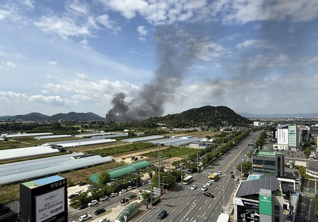 광주 세하동 폐기물 창고서 화재…"창문 닫고, 차량 우회" 안내