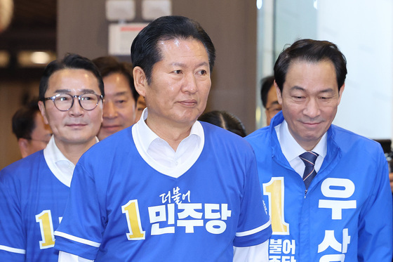 중앙선거대책위원회의 참석하는 정청래·우상호