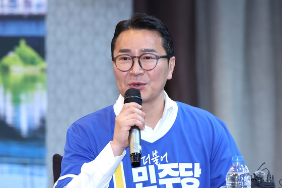 계엄 장갑차 막아낸 유충원, 민주당 공동상임선대위원장 임명