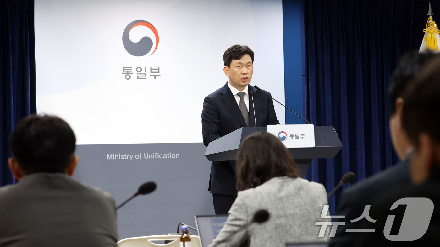 (서울=뉴스1) 김명섭 기자 = 윤민호 통일부 대변인이 11일 오전 서울 종로구 세종대로 정부서울청사에서 정례브리핑을 하고 있다. 2026.5.11/뉴스1