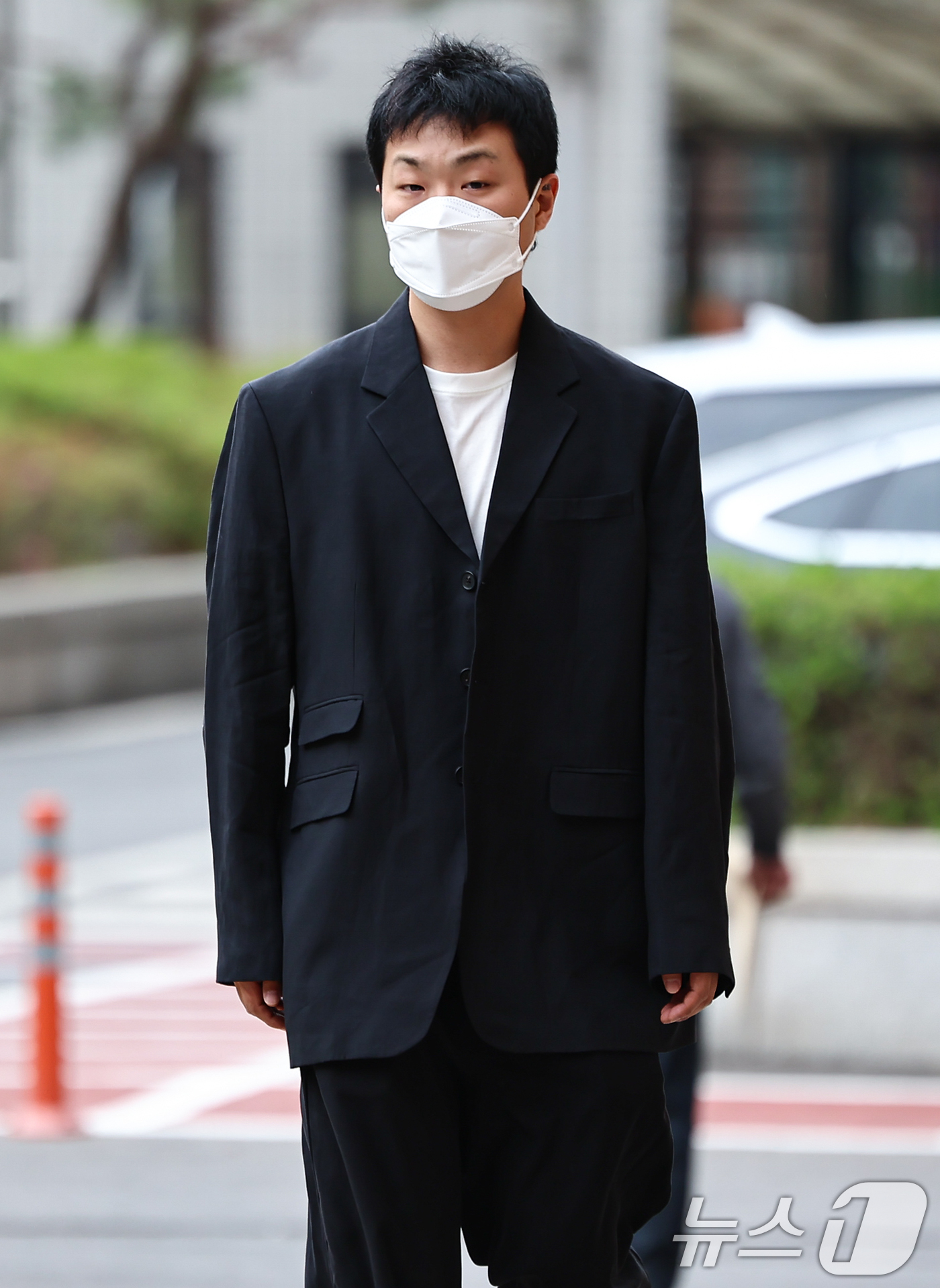 (서울=뉴스1) 김도우 기자 = 래퍼 쿤디판다(본명 복현)가 11일 서울서부지방법원에서 열린 병역법위반 공판에 출석하고 있다. 2026.5.11/뉴스1
