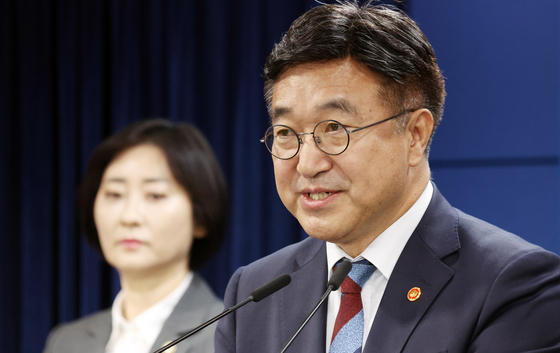 윤호중 행안장관, 공무원노조 대표 간담회…"공무원 고충 이해"