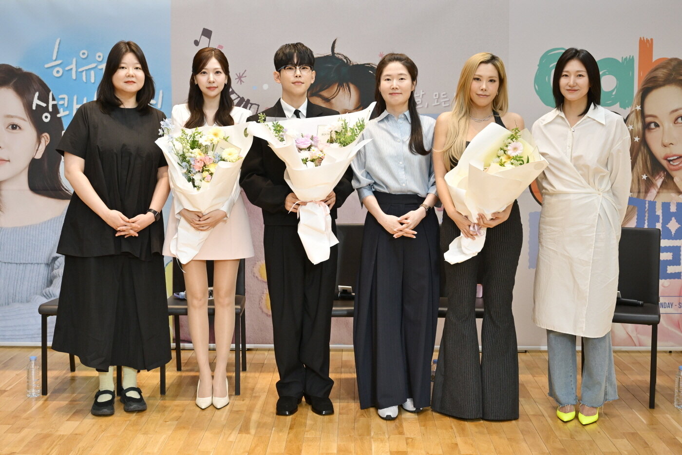 본문 이미지 - (왼쪽부터) 권예지 PD, 허유원 아나운서, 폴킴, 오귀나 PD, 가비, 홍아람 PD/KBS 제공